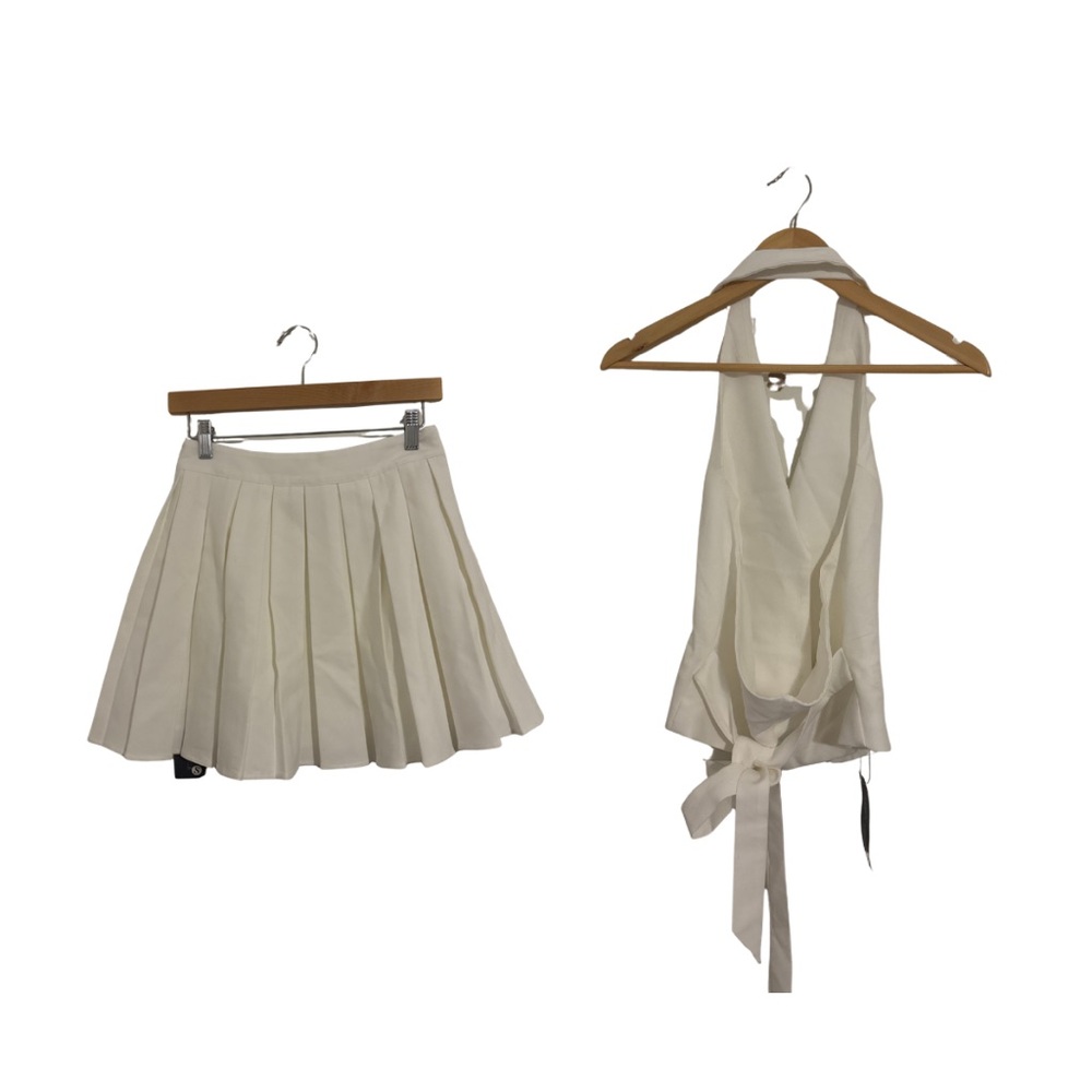 Elegant Pleated Skirt and Vest Set - Picture 2 of 3